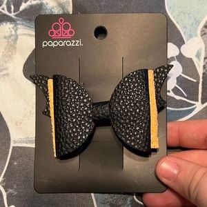 NWT Paparazzi black and orange bat bow hair clip